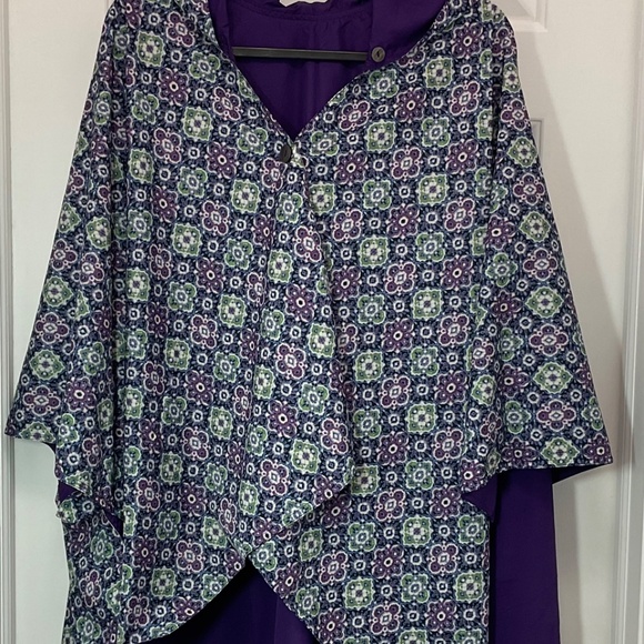 Reversible Rain Cape/Poncho - Picture 2 of 11